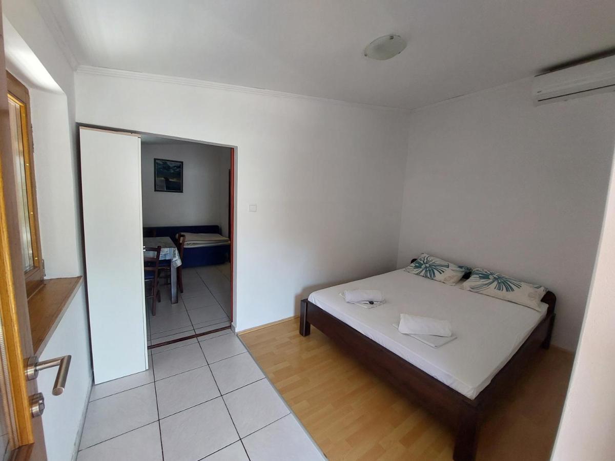 Studio Apartment Iva - 50 M From The Sea-Balcony Pag Town Eksteriør billede
