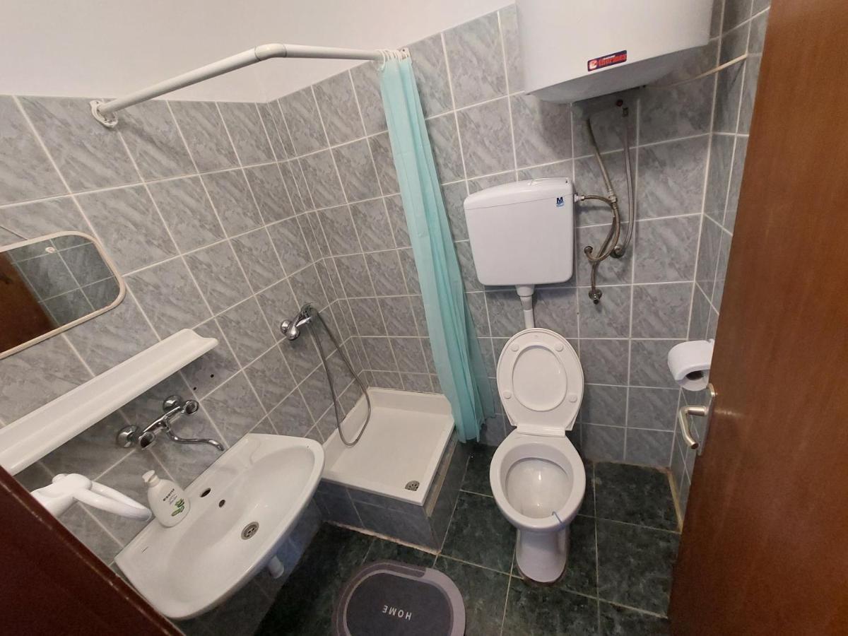 Studio Apartment Iva - 50 M From The Sea-Balcony Pag Town Eksteriør billede